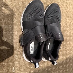 Black Tiem biking Sneakers size 9.5